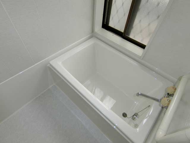 浴室リフォーム　戸建てユニットバス　浴槽塗装施工後